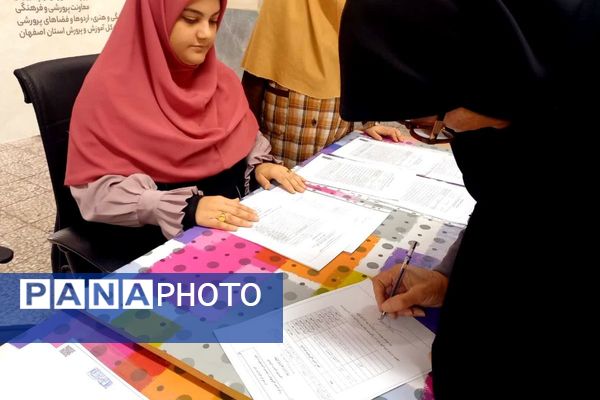 مسابقات هنر و خلاقیت دانش‌آموزان در مدرسه ۱۰ دی