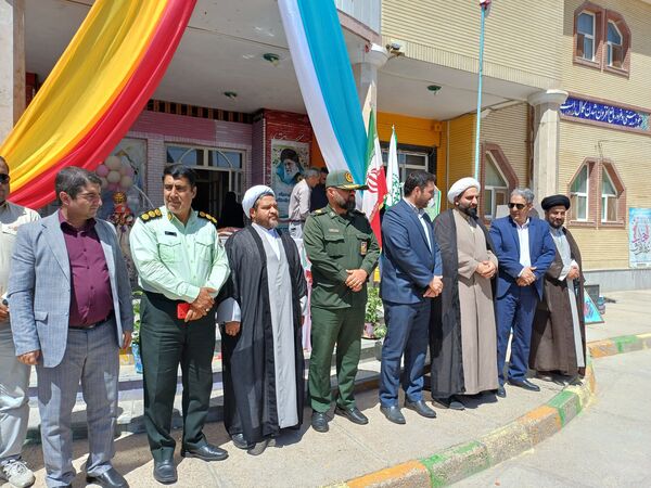 نواختن زنگ سپاس معلم در دبستان دخترانه شاهد نرگس