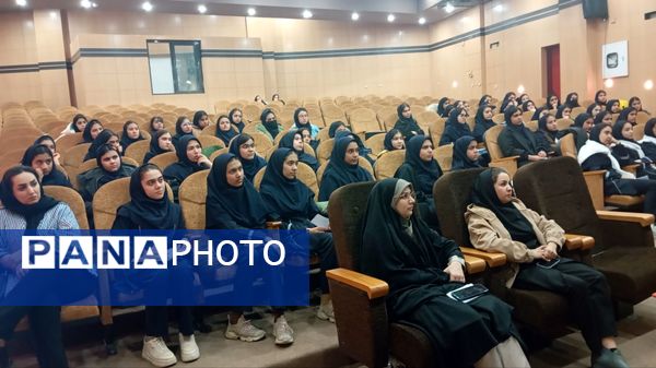 همایش  مدیریت زمان و مهارت تست زنی ویژه دانش آموزان پایه نهم دبیرستان نمونه وکیلی۱۰