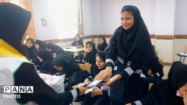 جشن عاطفه‌‌ها؛ تجلی مهربانی و همدلی در دبیرستان دخترانه قلم‌ چی