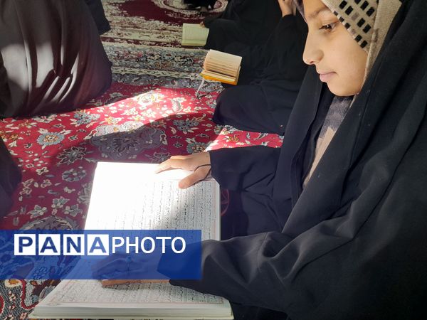 محفل انس با قرآن در  ماه مبارک رمضان در مهدیه روستای دهنو خلیل آباد 
