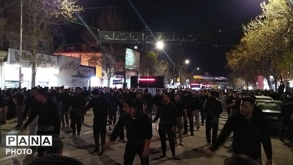 عزاداران علوی در کف خیابان های نیشابوری زنجیر زنی کردند