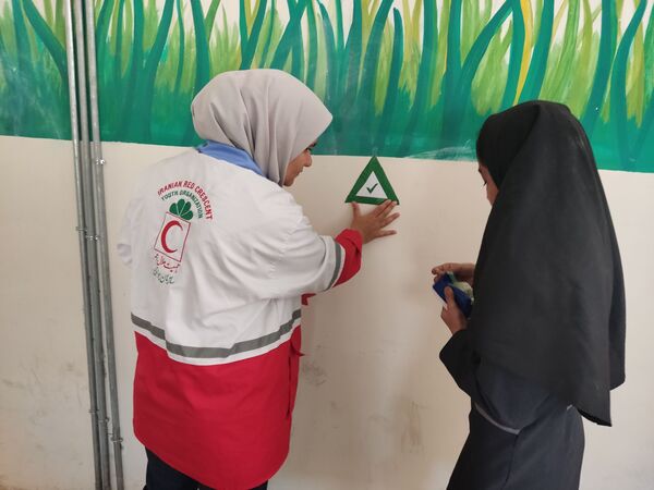اجرای مانور زلزله  در دبیرستان دخترانه فرهیختگان