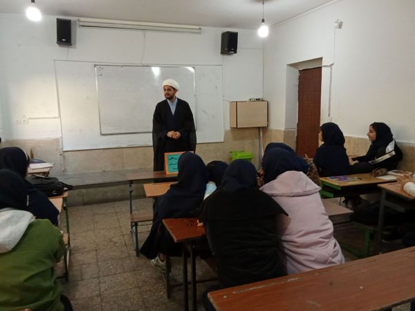 اجرای دعای ربنا و حضور مبلغین به مناسبت ماه مبارک رمضان در دبیرستان توحید یک