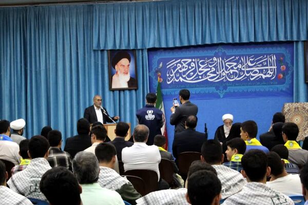 دیدار تشکل‌های دانش‌آموزی یزد با نماینده ولی‌فقیه در یزد