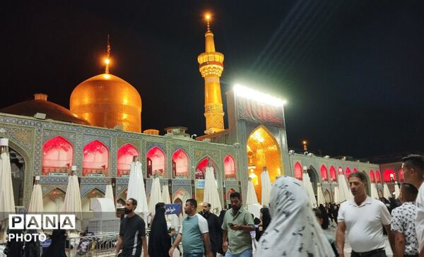 تجلی عشق و ارادت زائران در جوار بارگاه ملکوتی امام رضا(ع)