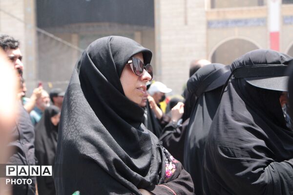 آخرین وداع با قائد شهید: پیکر مطهر آیت‌الله سیدعلی‌خامنه‌ای در میان سیل عاشقان به مصلی تهران رسید 