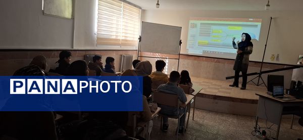 کارگاه آموزشی آمادگی مسابقه سلول‌های بنیادی با حضور دانش‌آموزان دبستان ملاصدرا در پژوهش سرای دکتر حسابی 