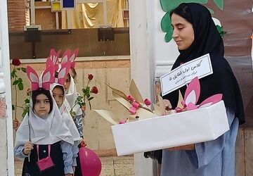 جشن شکوفه‌ها آغاز راه کلاس اولی‌ها در مسیر علم و دانش