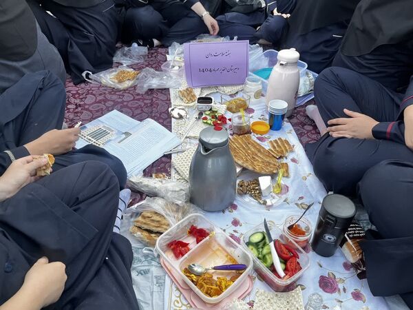 برگزاری مراسم صبحانه سلامت در دبیرستان الغدیر ناحیه یک شهرری