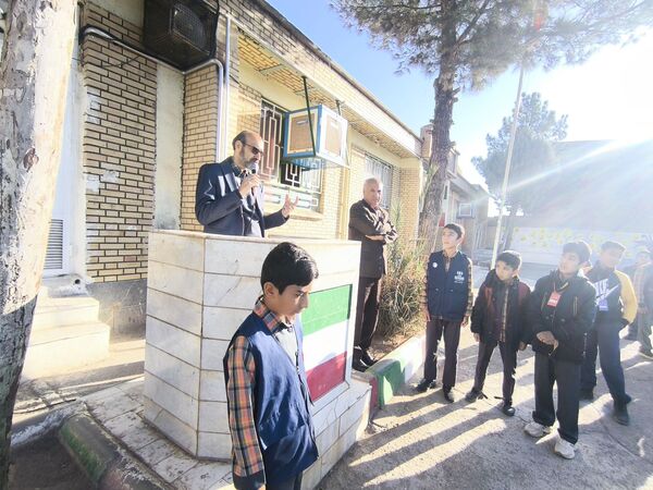 تجلیل از خبرنگار ارشد دبستان شهید پسندیده فدافن