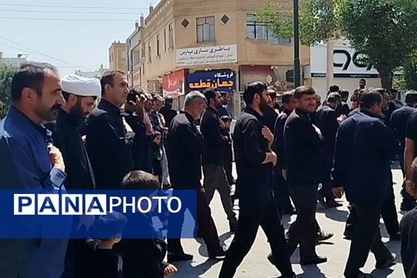 کاروان عزاداران ۲۸ صفر، لردگان را سیاه‌پوش کرد