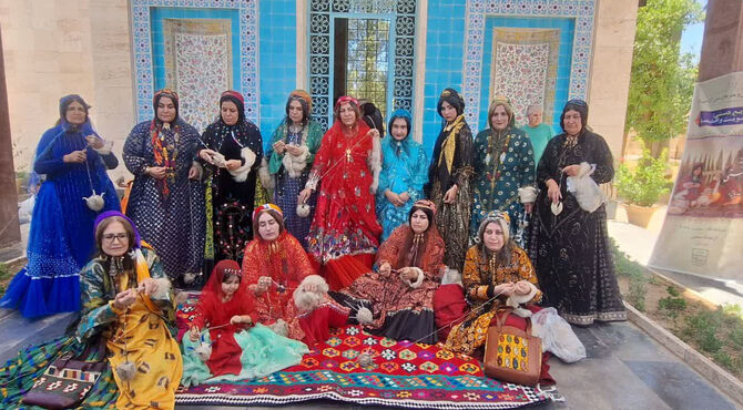  رقابت نخ‌ریسی سنتی در شیراز