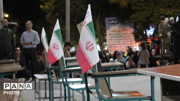 شبی در میدان با خانواده های شهدای مدرسه میناب