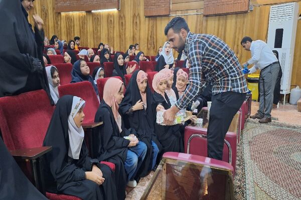 تجلیل از برگزیدگان مسابقات قرآن و عترت و فرهنگی هنری ناحیه 2 مشهد
