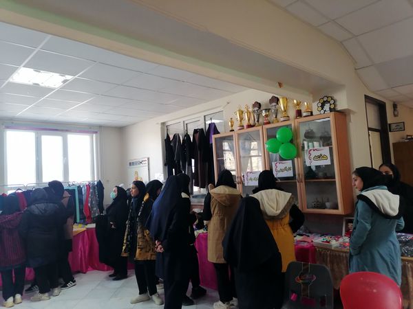 نمایشگاه کارآفرینی هنرستان عصمتیه نوخندان