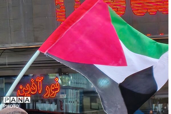 تجدید پیمان مردم ولایتمدار بهارستانی با سومین رهبر انقلاب در روز قدس