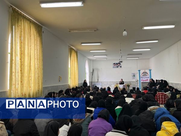 برگزاری جلسه پیشگیری از آسیب‌های اجتماعی در هنرستان بصیرت آشخانه