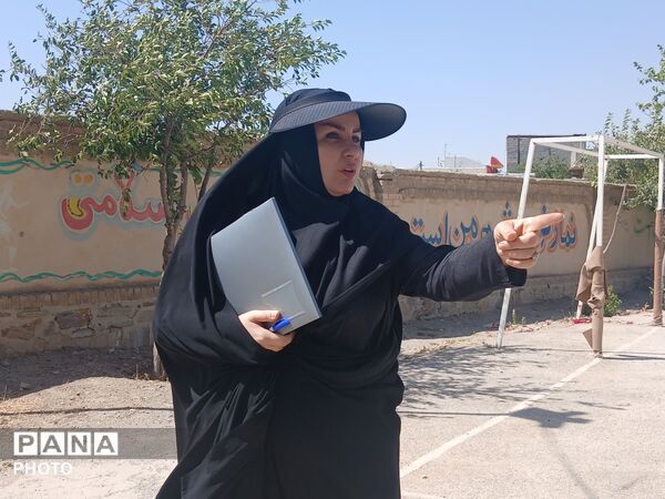 بازدید کارشناسان استانی از روند اجرایی پروژه مهر شهرستان درگزین 