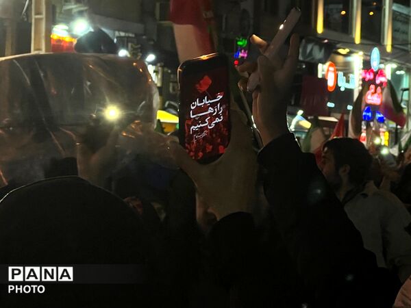 حضور باشکوه مردم کرج در شب بیست و هفتم