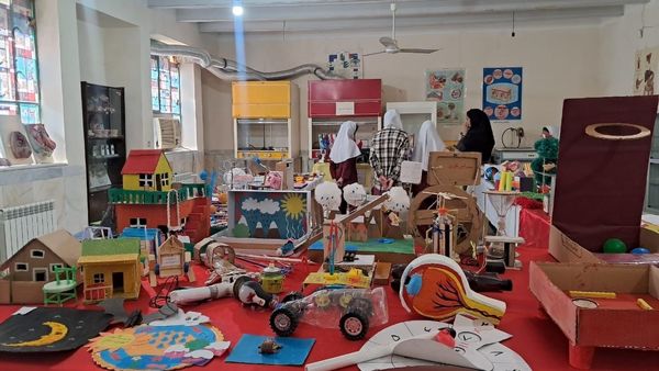 نمایشگاه جشنواره «نوین کاو» در پژوهش سرای دانش‌آموزی حاجی آباد