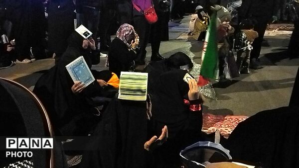 نیشابوری ها قرآن ها را به سر گرفتند-۱ 