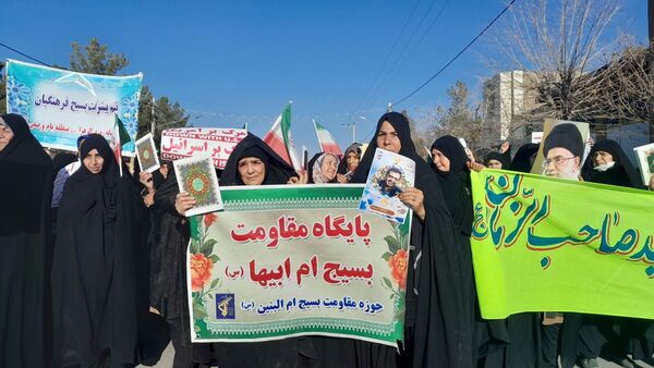 اجتماع سراسری مردم شهرستان بام و صفی آباد در محکومیت هتک حرمت به قرآن کریم در کشور