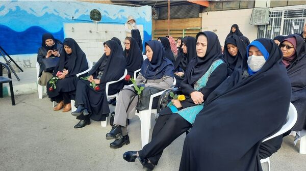 وداع دانش‌آموزان دبیرستان فرهنگیان ناحیه ۷ با شهید گمنام 