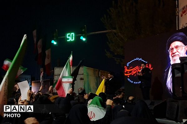 قرچکی‌ها خیابان را رها نمی‌کنند