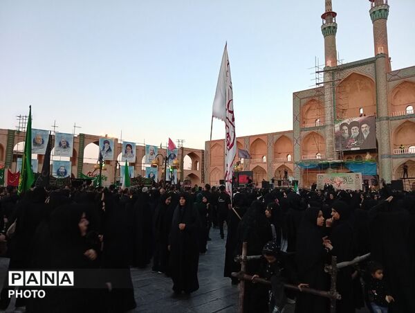 طنین «یا حسین» در امیرچقماق؛ میثاق دوباره ی عاشوراییان یزد با راه شهدا
