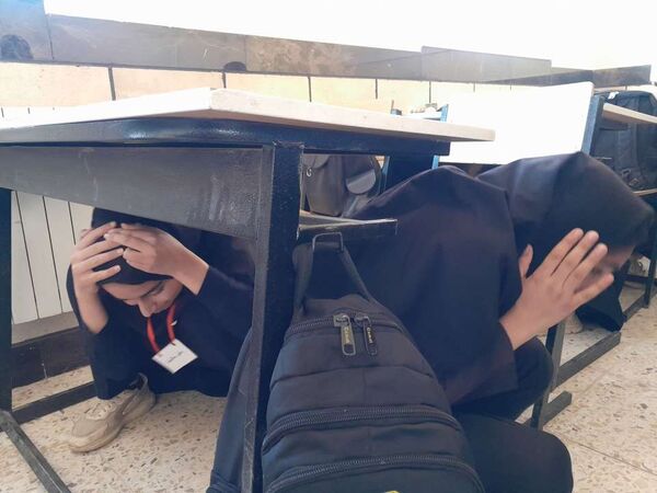 مانور زلزله در دبیرستان مادرمهربان خلیل آباد