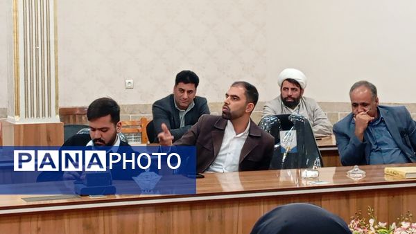 جلسه بررسی عملکرد و کیفیت آموزشی مدارس شهرستان بن با حضور مسئولان استانی