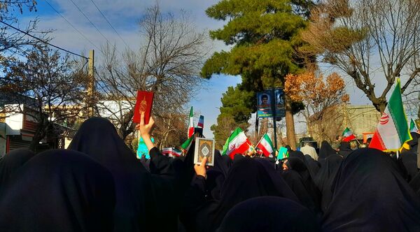 همبستگی یکبارچه مردم غیور و ولایتمدار شهرستان بروجرد در تشییع شهدای امنیت