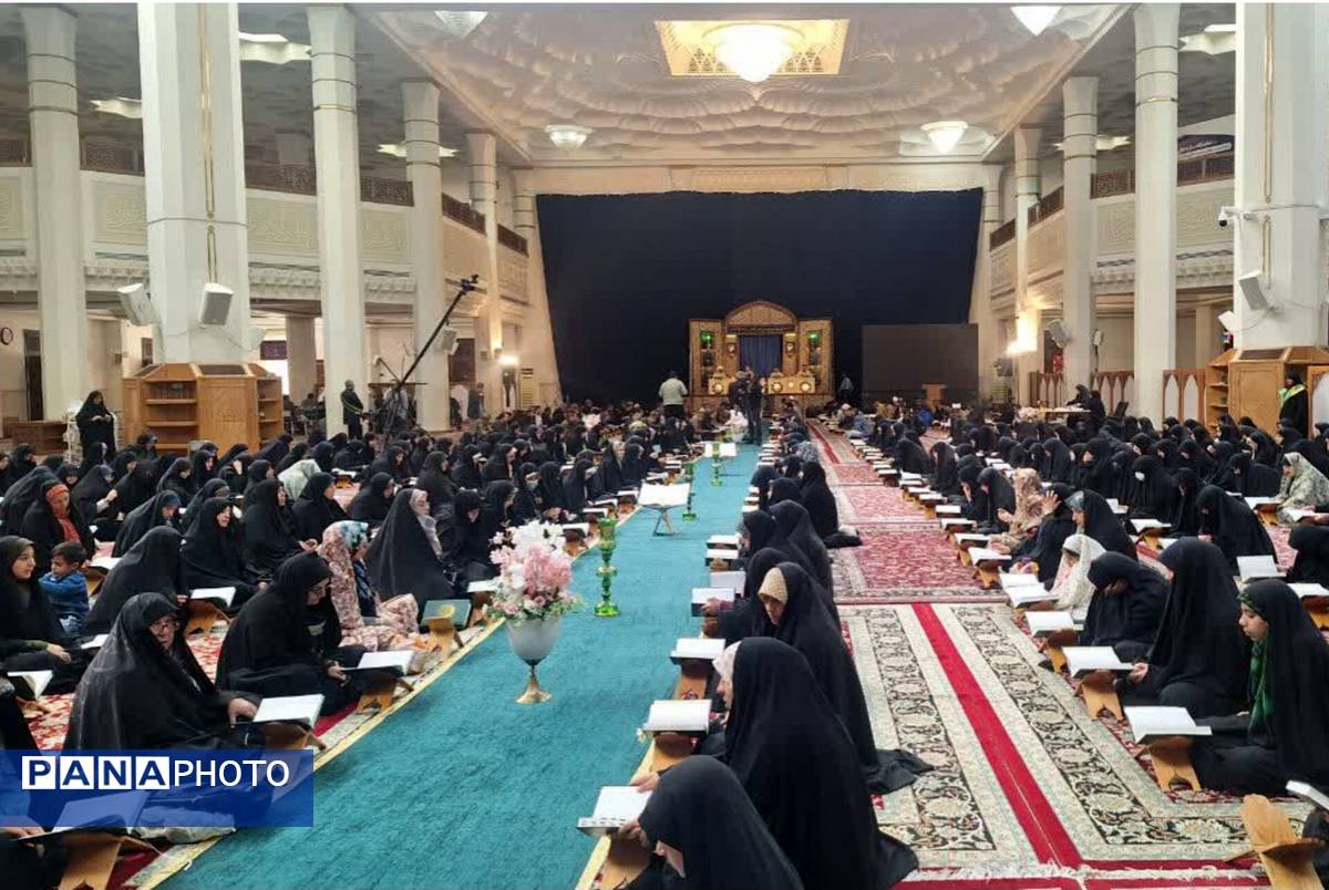 مراسم جز خوانی قران در حرم اهل بیت(ع)