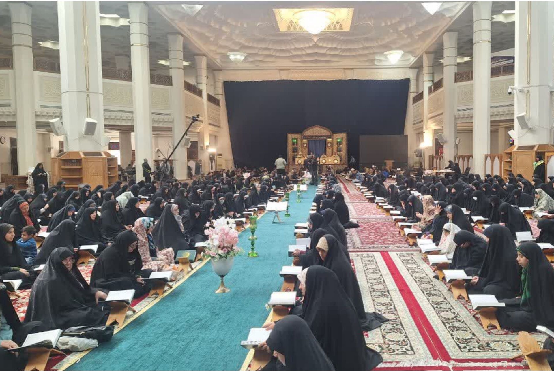 مراسم جز خوانی قران در حرم اهل بیت(ع)