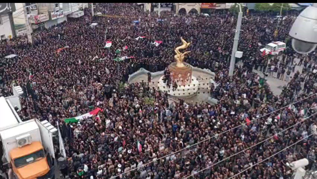 بدرقه ۱۶۸ دانش‌آموز شهید در عزای عمومی هرمزگان