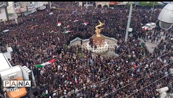 بدرقه ۱۶۸ دانش‌آموز شهید در عزای عمومی هرمزگان