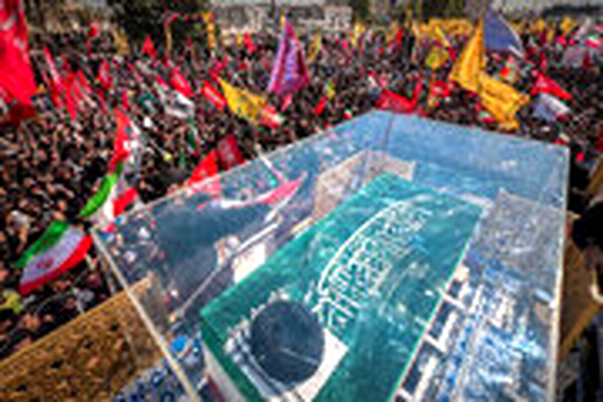 پیکر مطهر رهبر شهید انقلاب در نزدیکی روضه منوره حرم رضوی آرام می‌گیرد