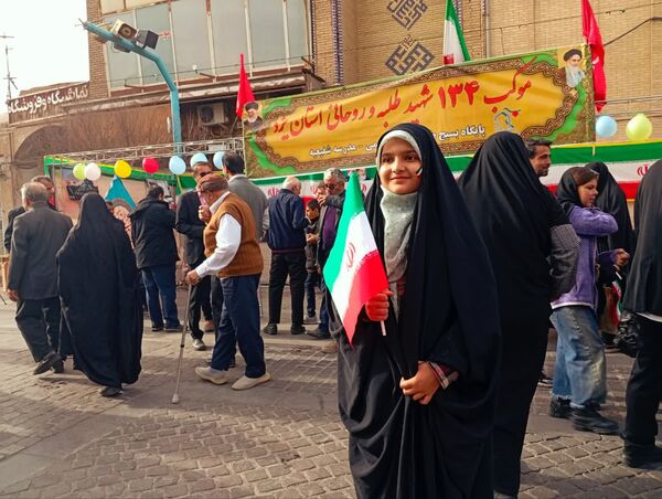 جلوه‌هایی از حضور پرشور دهه نودی‌ها در راهپیمایی ۲۲ بهمن در یزد