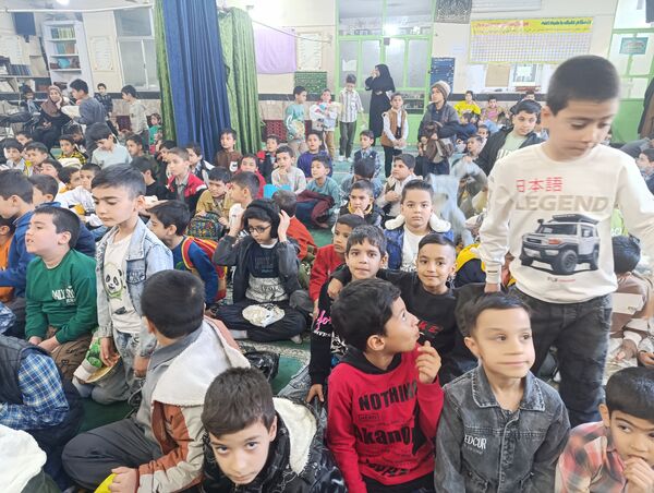مسجد حسین‌بن‌علی (ع) میزبان لبخند دانش‌آموزان در جشن میلاد دو امام