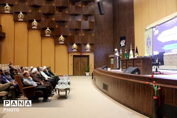 رونمایی از نخستین جلد دانشنامه دفاع مقدس استان قم