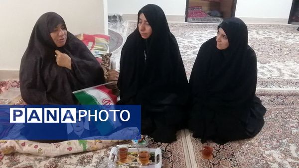 دیدار گروه جهادی شهید صمدی با خانواده شهید نیکدل