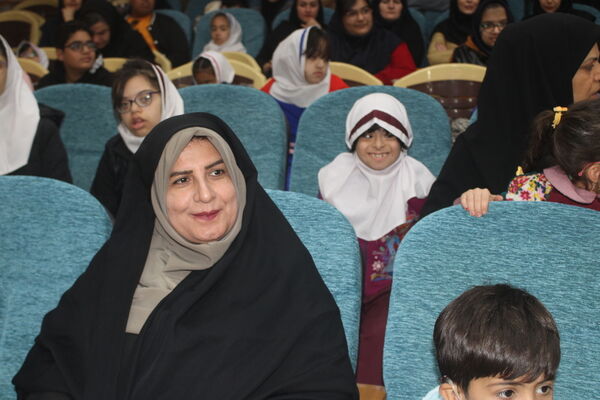جشن دانش‌آموزان مدارس استثنایی شهرستان بوشهر به‌مناسبت میلاد حضرت زهرا (س) و روز مادر