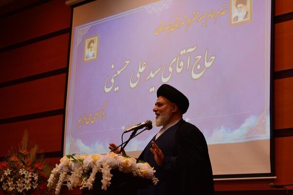تجلیل از پسران ممتاز دبیرستان امام رضا در بهارستان‌دو