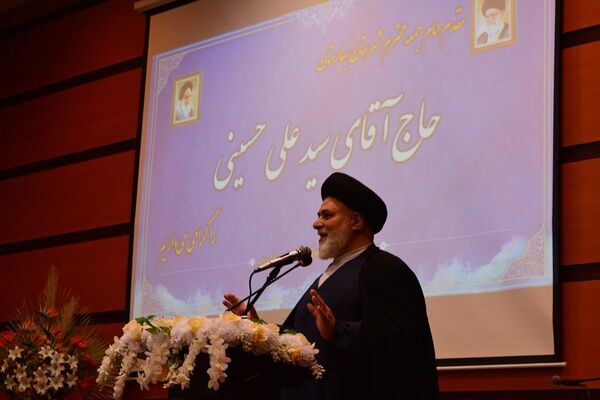 تجلیل از پسران ممتاز دبیرستان امام رضا در بهارستان‌دو