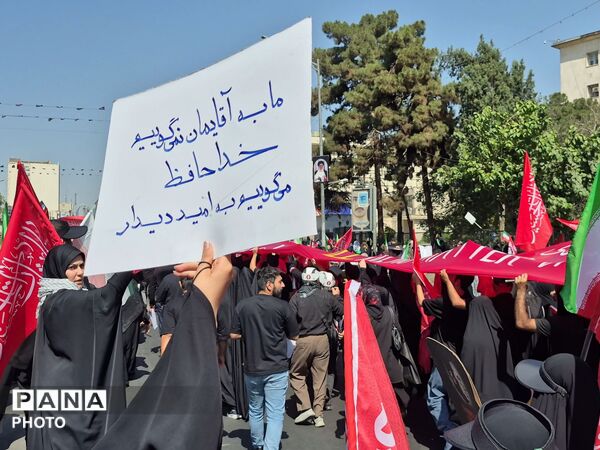 اشک یک ملت در بدرقه رهبر شهید