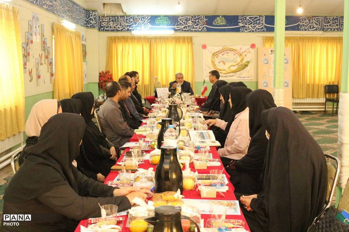 نشست تخصصی بررسی مسائل آموزشی در مدرسه «گل‌های بهشت»