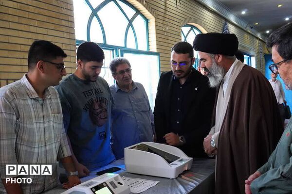نسل نو در آینه ایمان؛ حضور دل‌نشین نوجوانان نماز جمعه بهارستان
