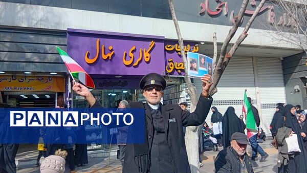 حضور پر شور مردم مشهد در راهپیمایی ۲۲ بهمن