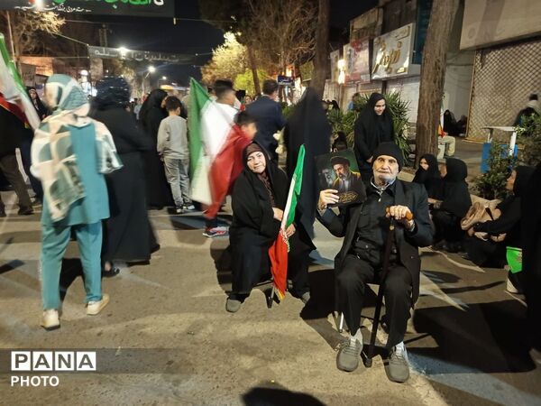 پیمان دوباره با رهبری با نوای رسای مهدی رسولی در آیین تجدید بیعت 